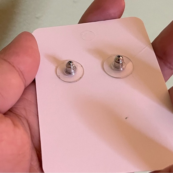 Gold brooch and earrings bundle - Picture 6 of 13